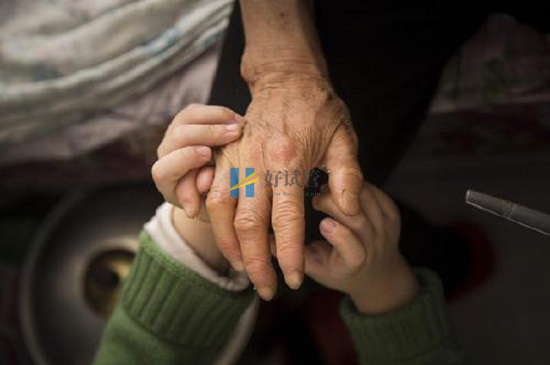 高龄失独女性诉说试管辛酸史,历经艰辛成功生下龙凤胎(图2) 失独妈妈失去孩子伤心欲绝